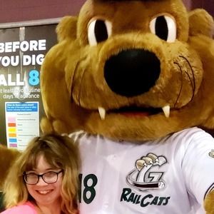 Meet your Posher, Shari